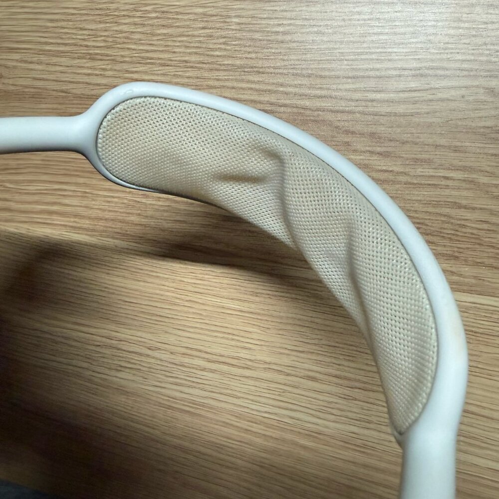 Apple AirPod Max - White with case - Picture 8 of 10